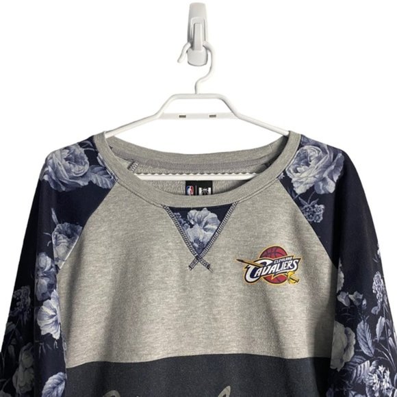 NBA Women's Cleveland Cavilers Gray Floral Crewneck Sweatshirt - Picture 2 of 8